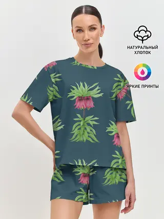 Женская пижама с шортами / Цветы рябчика на темном фоне