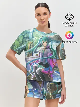 Женская пижама с шортами / Мика Хацуне за фортепиано