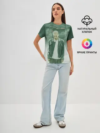 Женская базовая футболка / Хаски в комнате