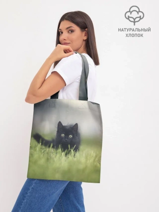 Шоппер база / черный кот на лугу